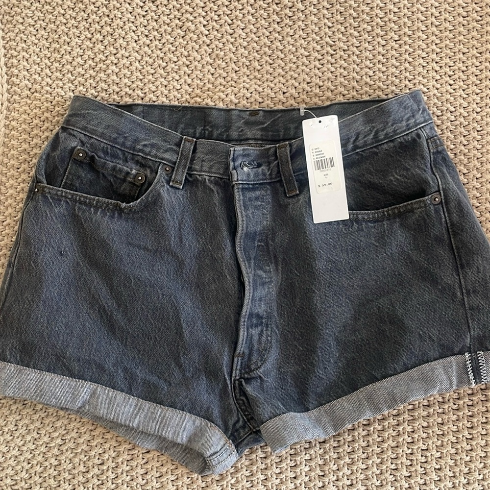 Levi grey shorts